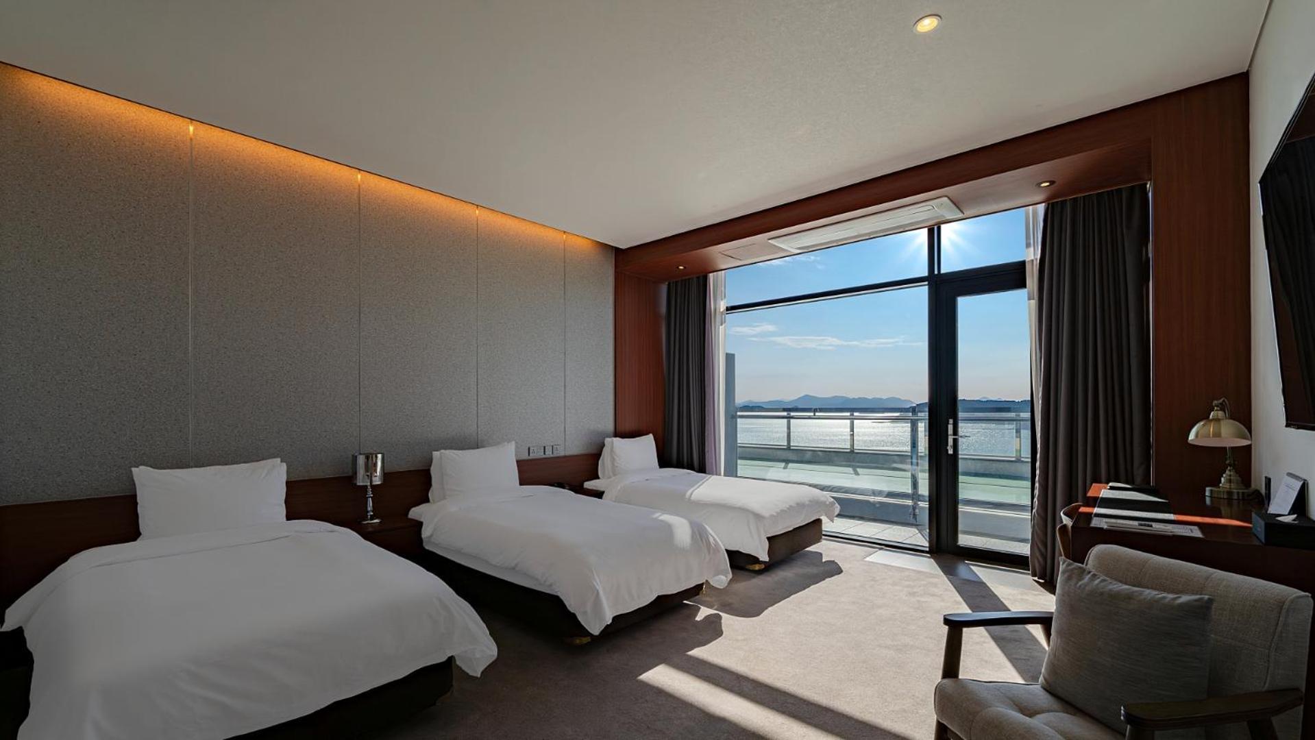 Hotel Jcs Yeosu Exterior photo